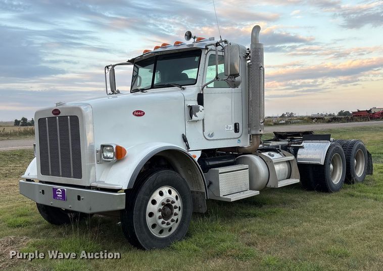 2017 Peterbilt 367 semi truck - EF6069