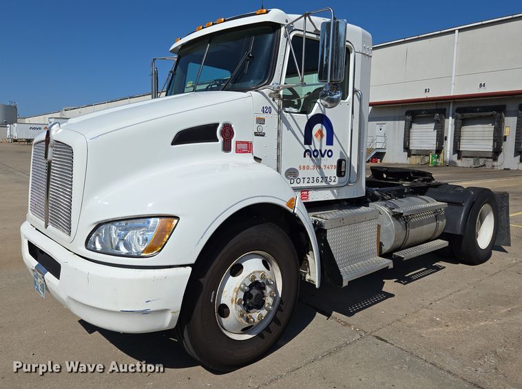 2015 Kenworth T370 semi truck - EM0637