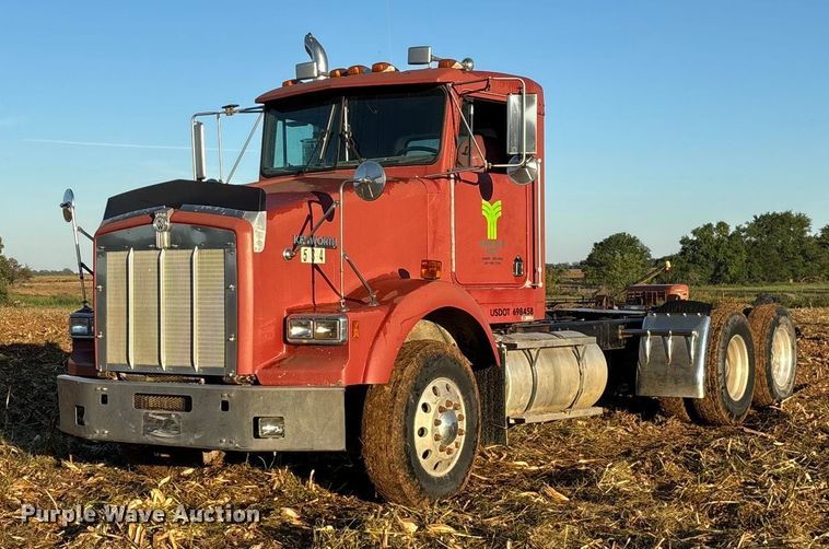 1993 Kenworth semi truck - EN5657