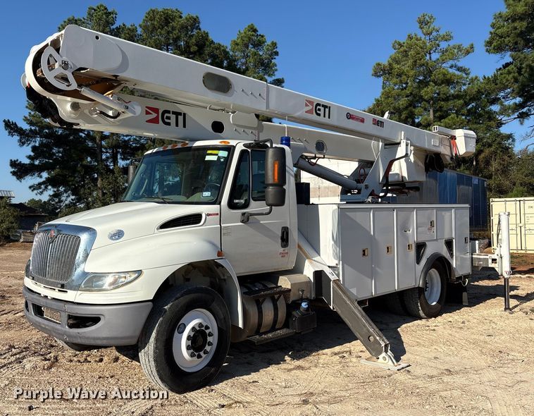 2016 International 4300  bucket truck - ET7090
