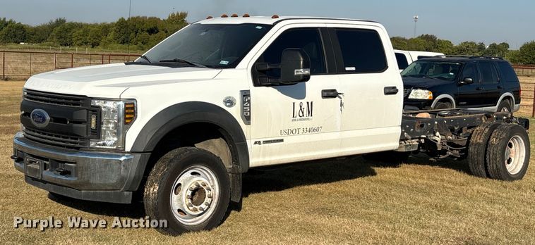 2019 Ford F450 Super Duty XL Crew Cab truck cab and chassis - ET7096