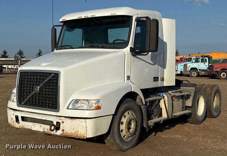 2011 Volvo Truck VNM semi truck - ND9415