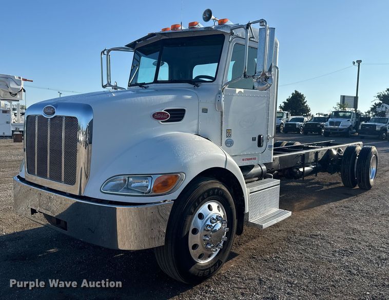 2011 Peterbilt 337 truck cab and chassis - NU9670