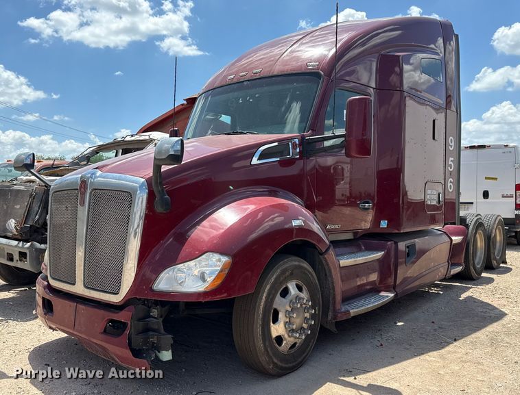 2019 Kenworth T680 semi truck - YA0719