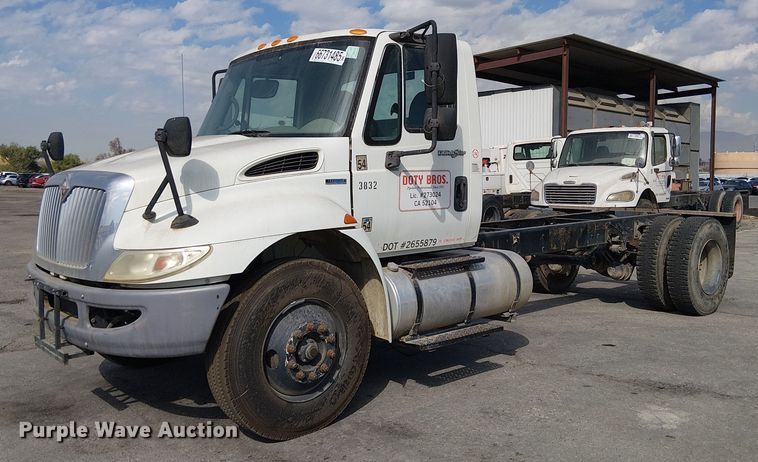 2010 International MA025 truck cab and chassis - YA0834