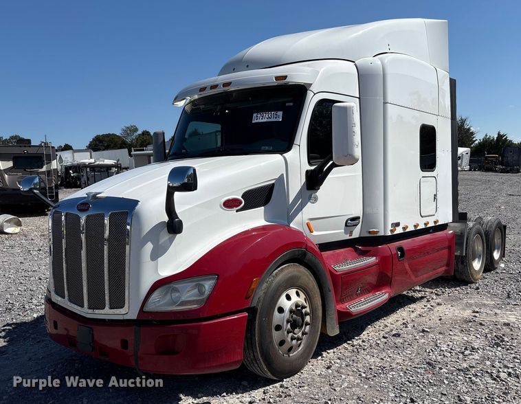 2018 Peterbilt 579 semi truck - YA0857