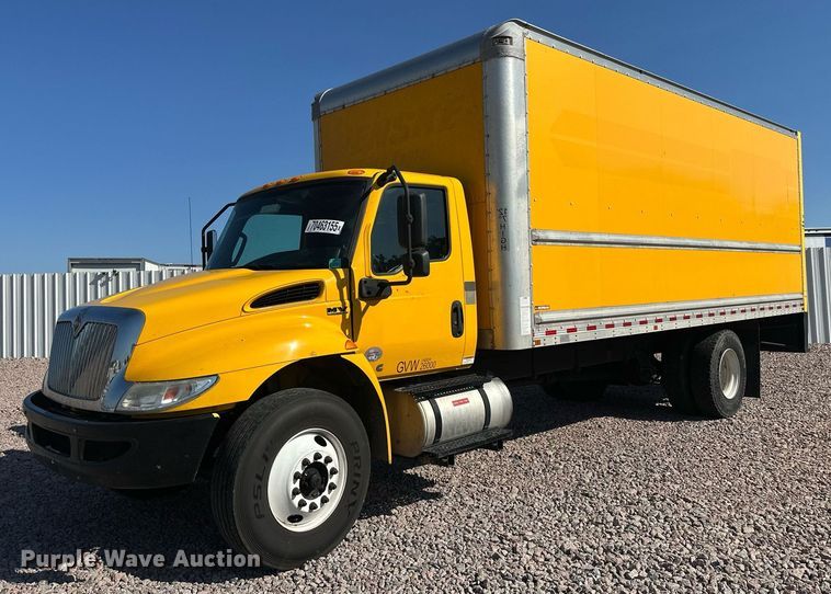 2020 International MV607 box truck - YA0991