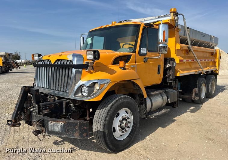 2009 International 7500 dump truck - DO2311