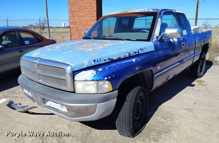 1997 Dodge Ram 1500 Club Cab pickup truck - DP5038