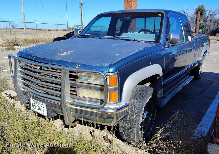 1991 Chevrolet Silverado K2500 Ext. Cab pickup truck - DP5042