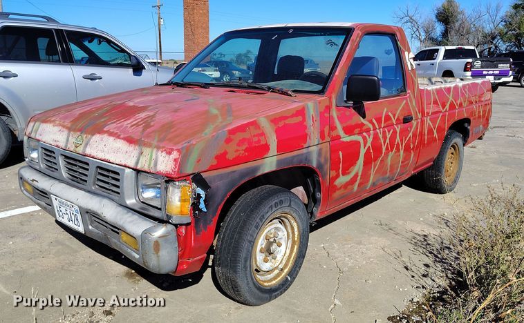 1995 Nissan pickup truck - DP5043