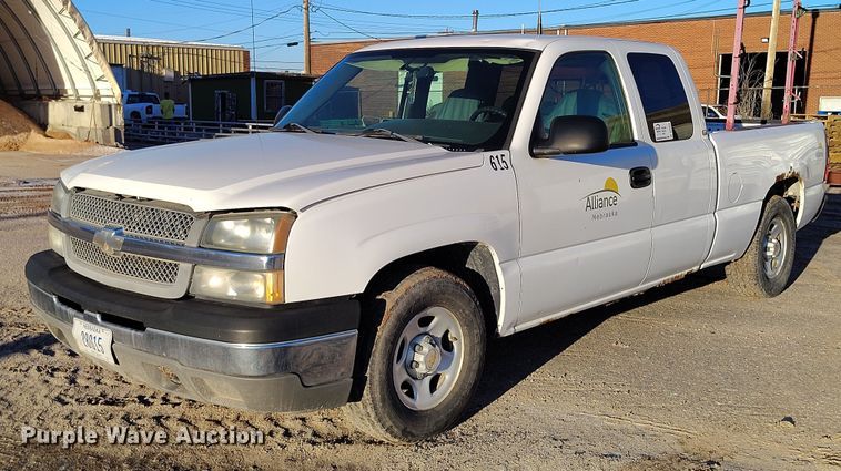 2004 Chevrolet Silverado 1500 Ext. Cab pickup truck - DP5056