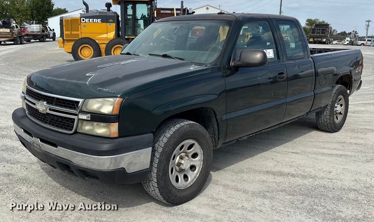 2006 Chevrolet Silverado 1500 Ext. Cab pickup truck - DU1366