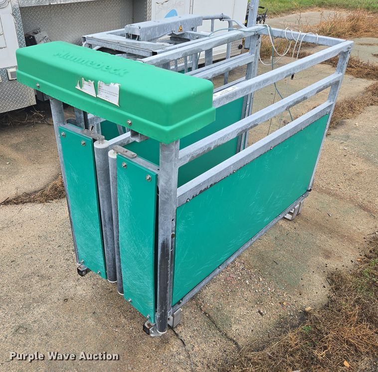 (4) Mannebeck electric sow feeders - DY1405