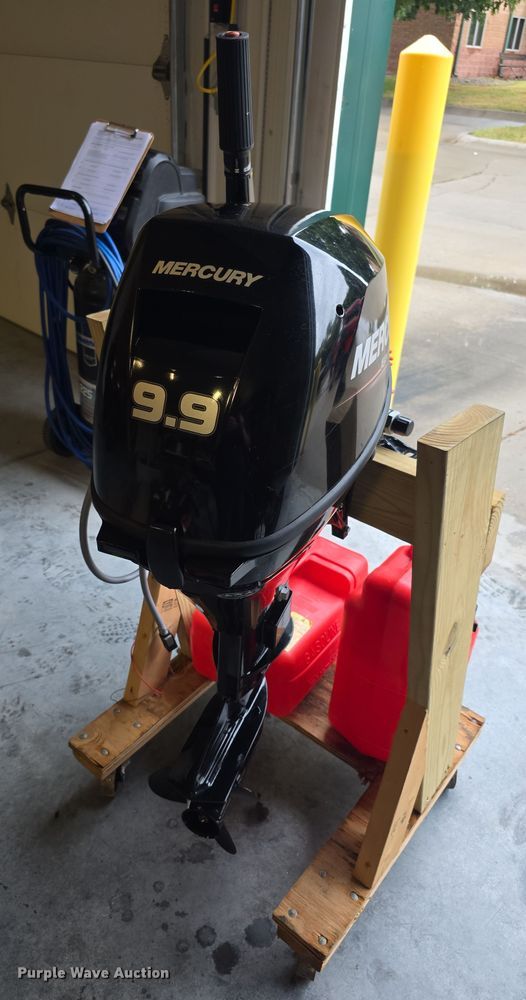 2018 Mercury Fourstroke  boat engine - DZ6421