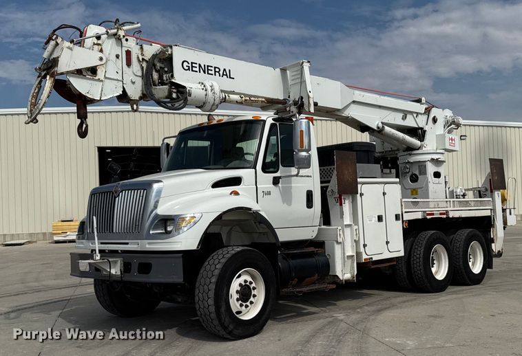 2003 International 7600 digger derrick truck - EA1942