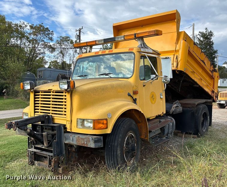 1996 International 4900 dump truck - ED2281