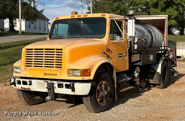 1990 International 4900 oil distributor truck - ED2282