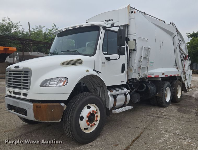 2012 Freightliner Business Class M2 refuse truck - EG8220