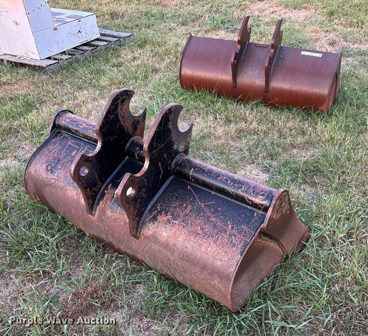 (2) excavator buckets - EJ7665