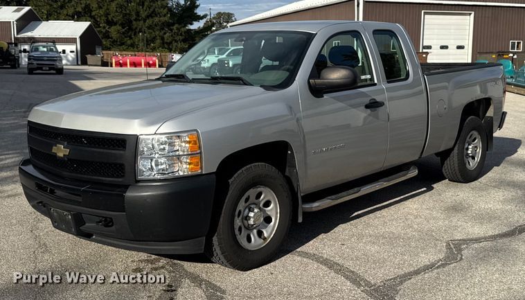 2011 Chevrolet Silverado 1500 Ext. Cab pickup truck - EM2378