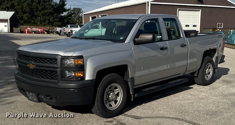 2015 Chevrolet Silverado 1500 Double Cab pickup truck - EM2379