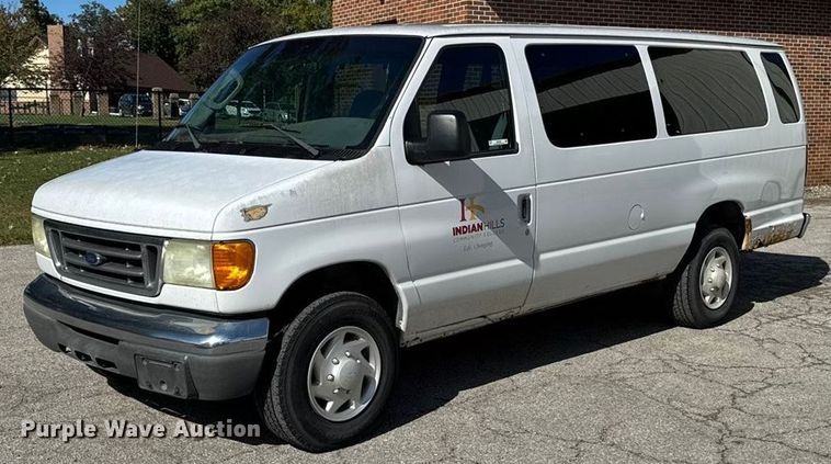 2005 Ford E350 van - EM2386
