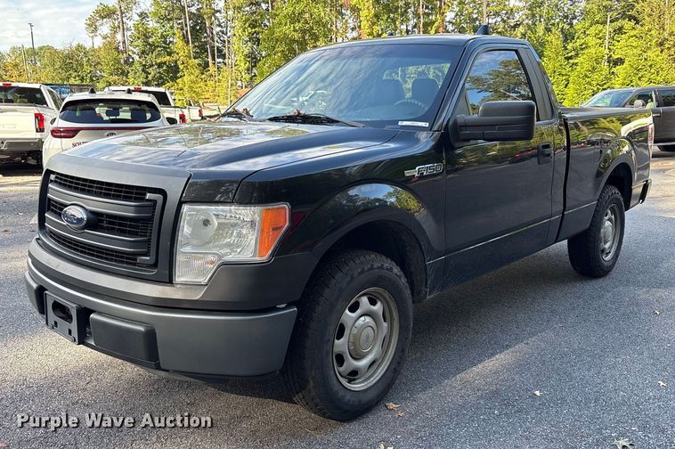 2014 Ford F150 pickup truck - EM6057