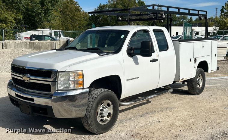 2008 Chevrolet Silverado 2500HD Ext. Cab utility bed pickup truck - ET3300