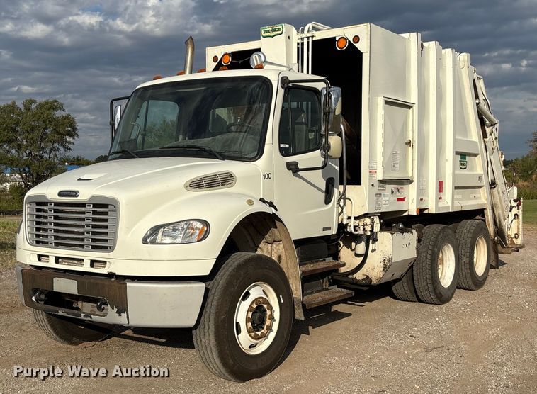 2007 Freightliner M2106 refuse truck - EV3058