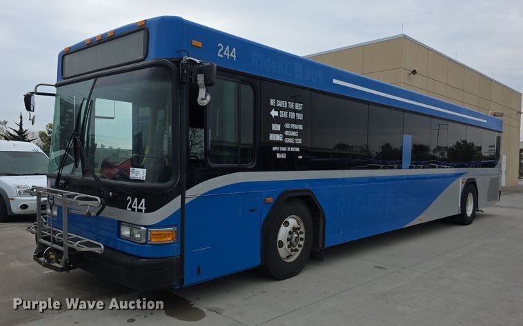 2015 Gillig  G27D102N4 shuttle bus - FI0551