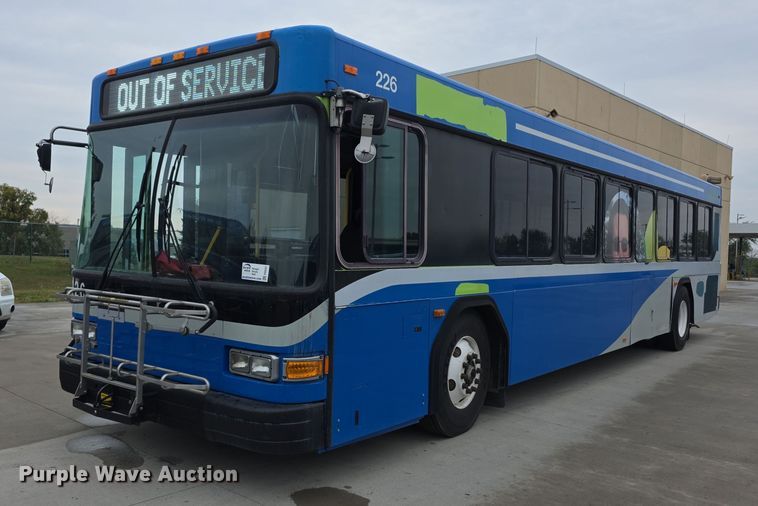 2011 Gillig  G27D102N4 shuttle bus - FI0553