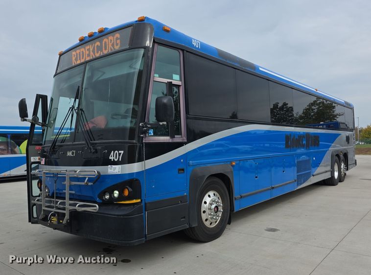 2016 MCI F4500 Vocational shuttle bus - FI0557