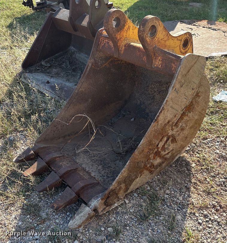 John Deere AT192015 backhoe bucket - IE9195