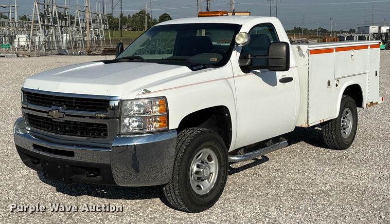 2010 Chevrolet Silverado 2500HD utility bed pickup truck - DU1373