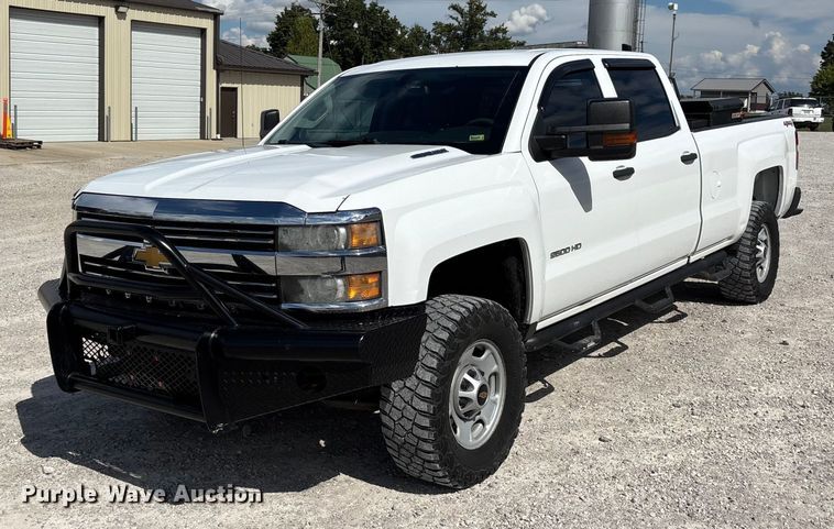 2015 Chevrolet Silverado 2500HD Crew Cab pickup truck - DU1394