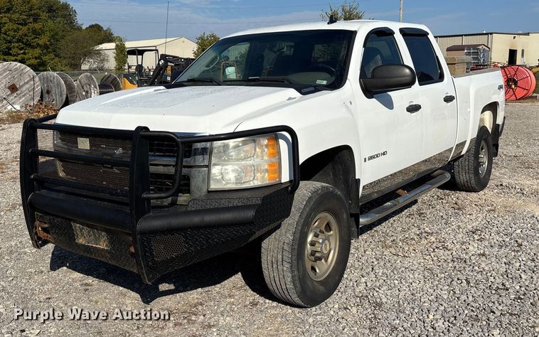 2008 Chevrolet Silverado 2500HD Crew Cab pickup truck - DU1423