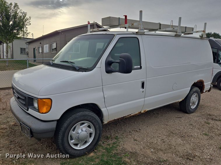 2007 Ford E250 van - DY1294