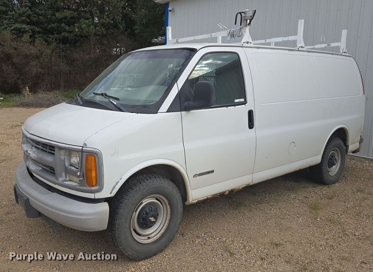 2000 Chevrolet Express 2500 van - DY1300