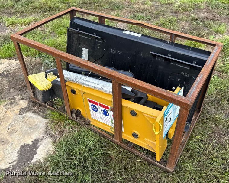 2025 AGT SSHH680 skid steer breaker - DY8278