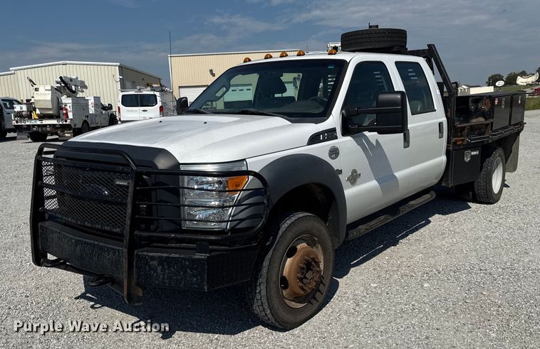2014 Ford F550 Super Duty Crew Cab flatbed truck - DY8292