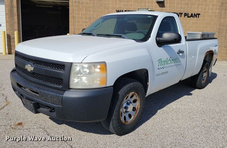2012 Chevrolet Silverado 1500 pickup truck - DZ6747