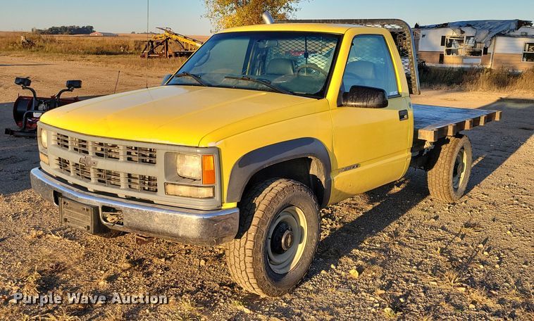 2000 Chevrolet K3500 flatbed pickup truck - DZ6749