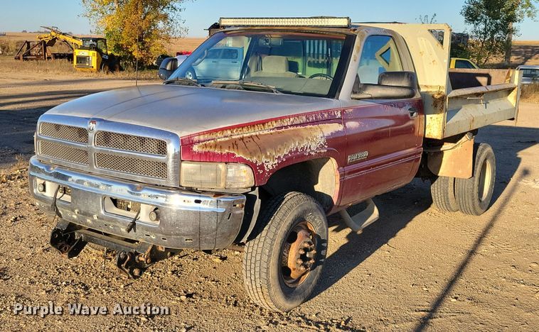 1995 Dodge Ram 3500 dump bed pickup truck - DZ6750