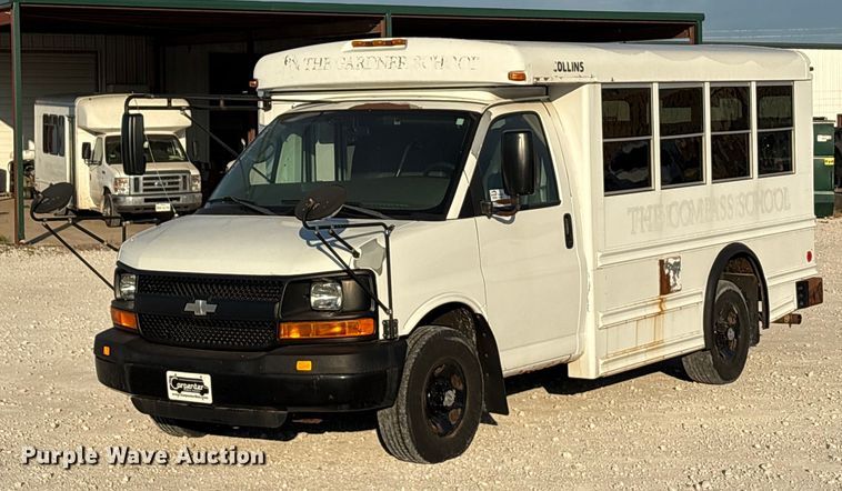 2008 Chevrolet Express G3500 shuttle bus - EA7590