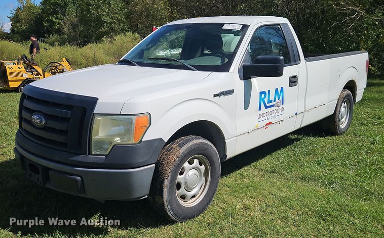 2010 Ford F150 pickup truck - EB8323