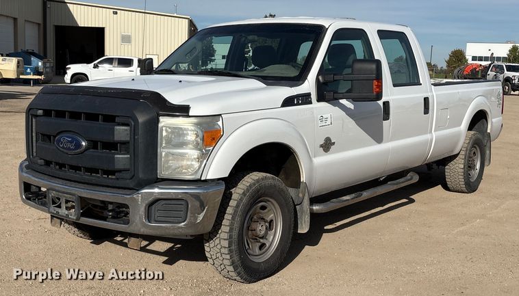 2013 Ford F350 Super Duty Crew Cab pickup truck - EC8040
