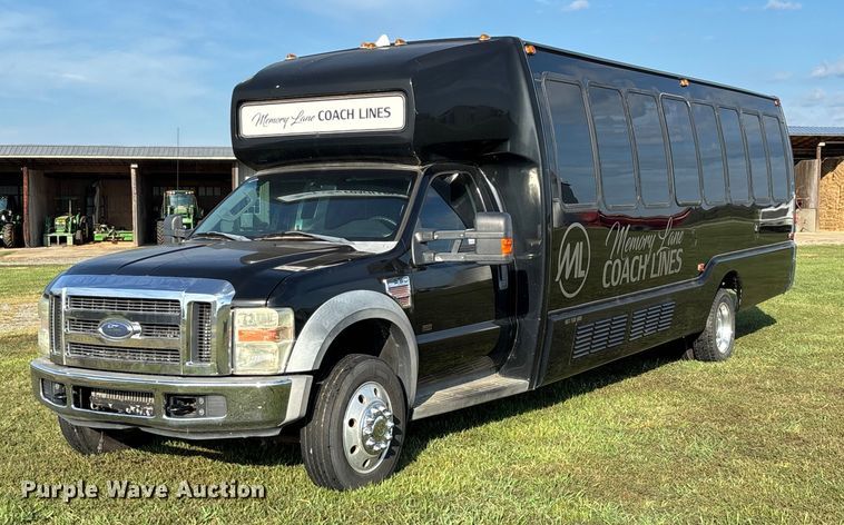 2008 Ford F550 shuttle bus - ED2260