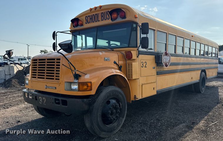 2002 International 3800 school bus - EG6089