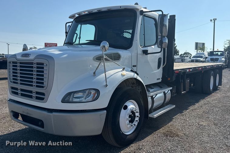 2007 Freightliner Business Class M2 flatbed truck - EG6145